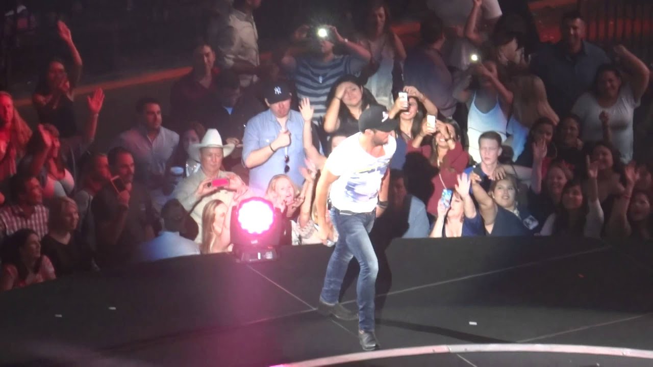 Luke Bryan - Play It Again/Country Girl (Shake It For Me)