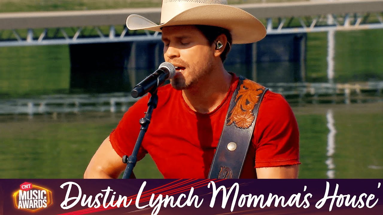 Dustin Lynch Plays 