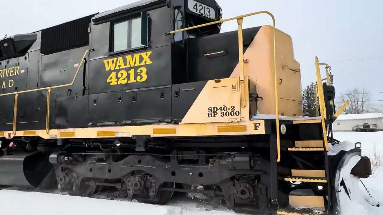 Kanawha River Railroad KN381 passing Albany