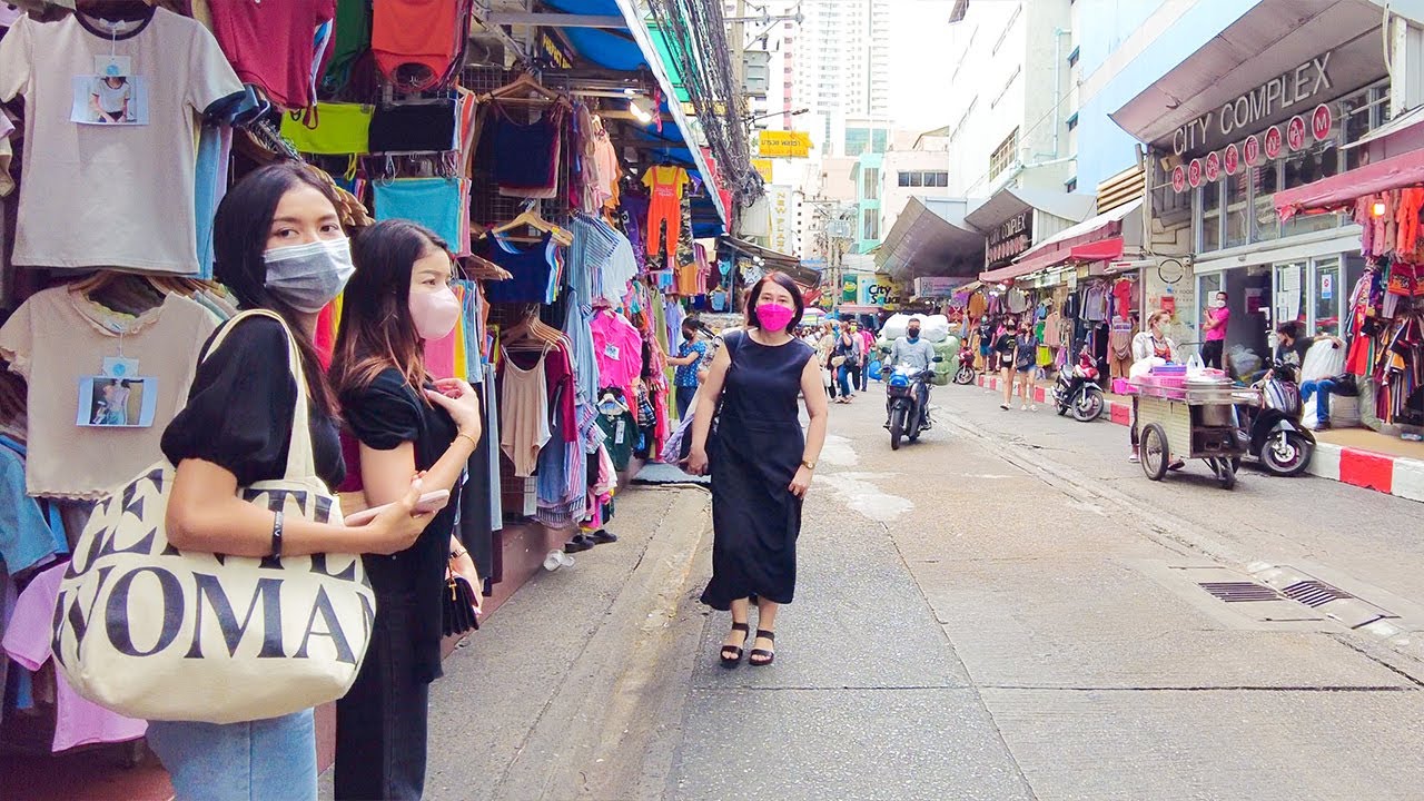 Pratunam market shopping area / Bangkok's largest market June 2022
