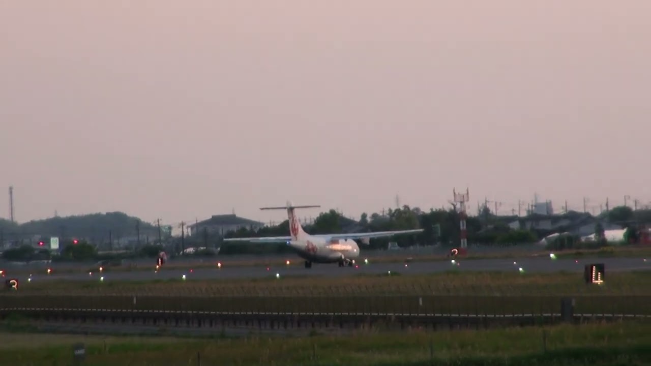 POUSO -- JAPAN AIR COMMUTER- ATR 42-600 -- JA01JC #29#