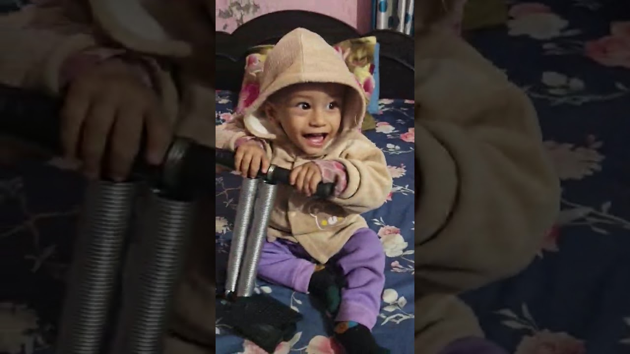 छोरो लाइ पढ्न सिकाउदै स्वयम 14 महिना