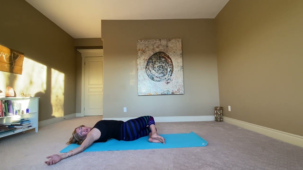 Critical Alignment Yoga 10 minute Spinal Strip practice