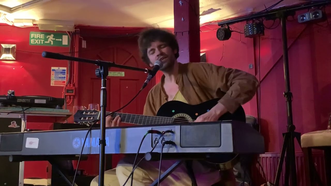 Fyfe Dangerfield - The Defining Ten performance (4)