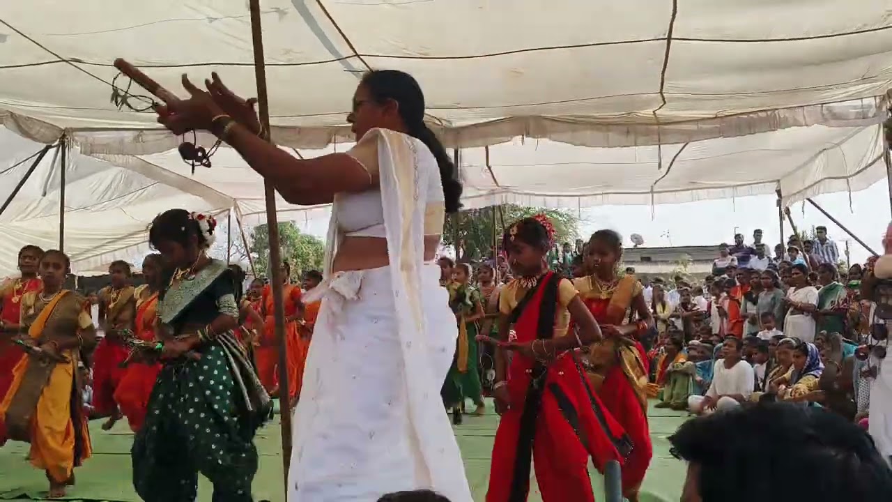 Lezim Dance ( लेझीम डान्स ) महाराष्ट्राचा एक अतिशय लोकप्रिय आणि उत्साहवर्धक लोकनृत्य प्रकार. 