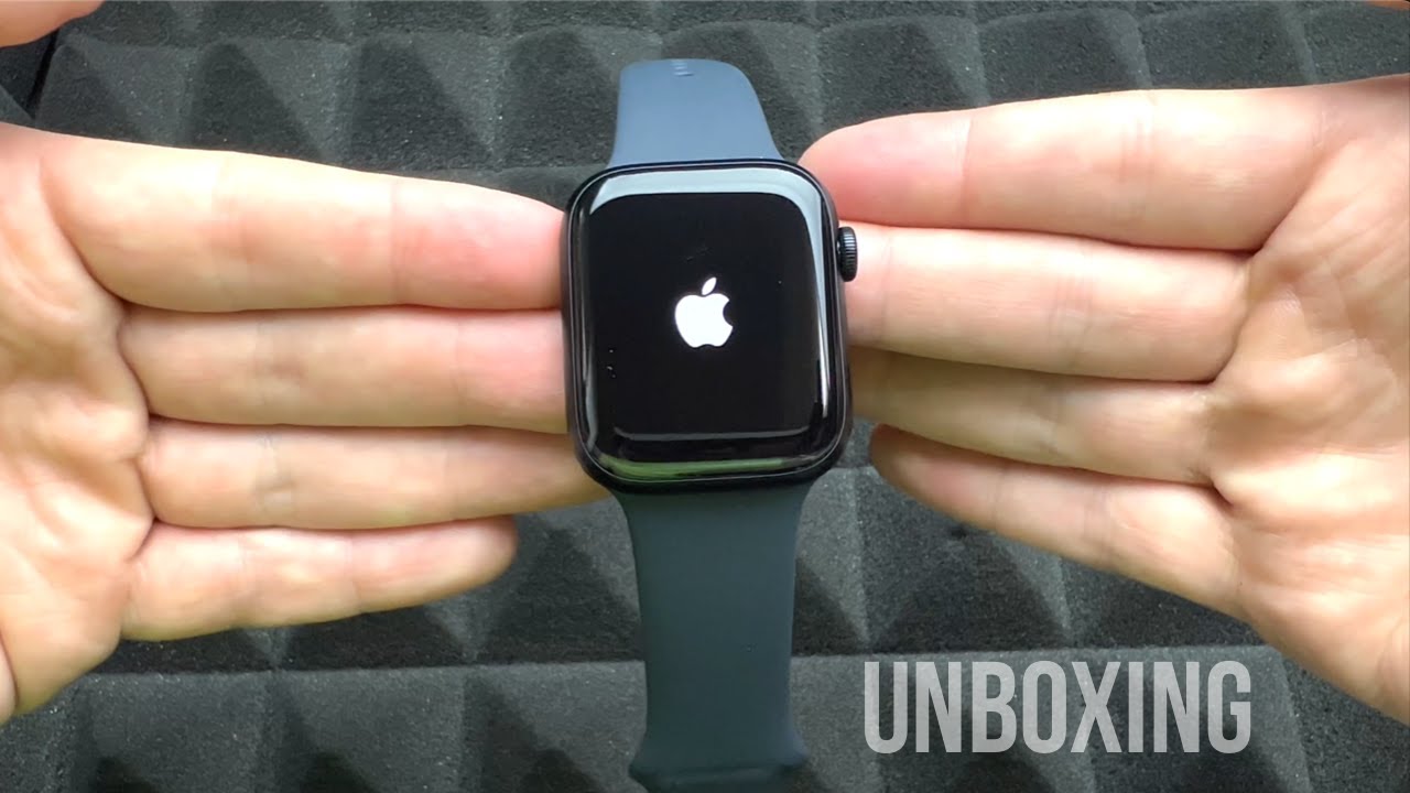 Apple Watch Series 8 GPS 45mm Midnight Aluminium Case with Midnight Sport Band - Regular Unboxing