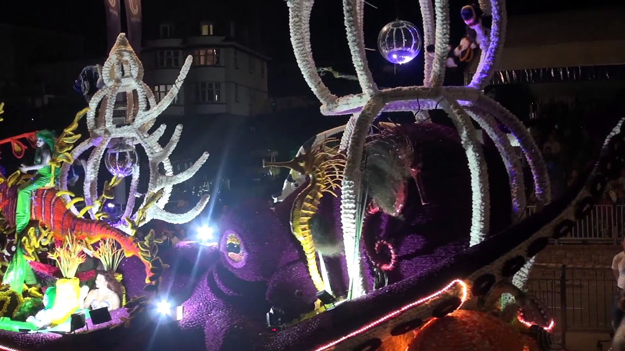 BATTLE OF FLOWERS MOONLIGHT PARADE   JERSE Y 11 AOUT 2017