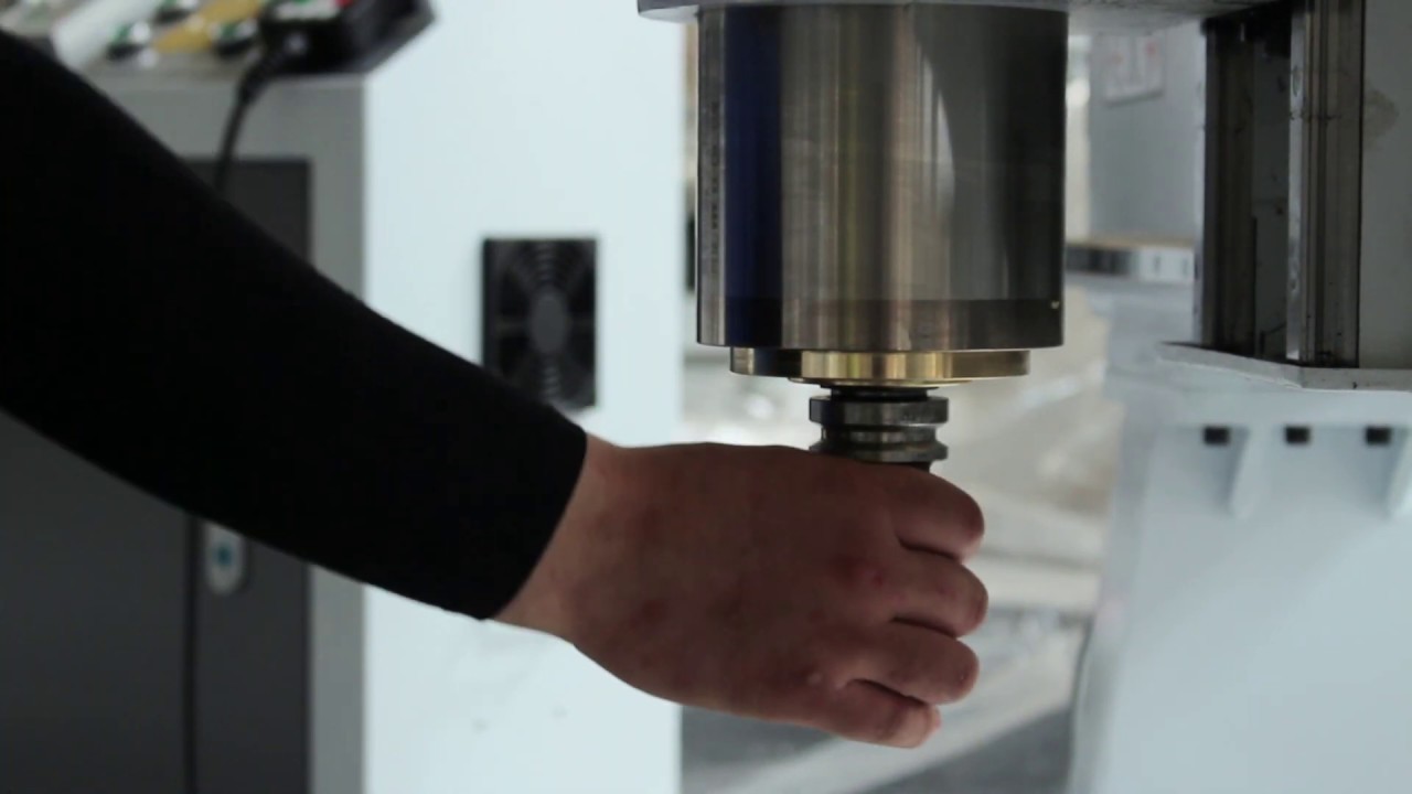 cnc router with a quick change spindle