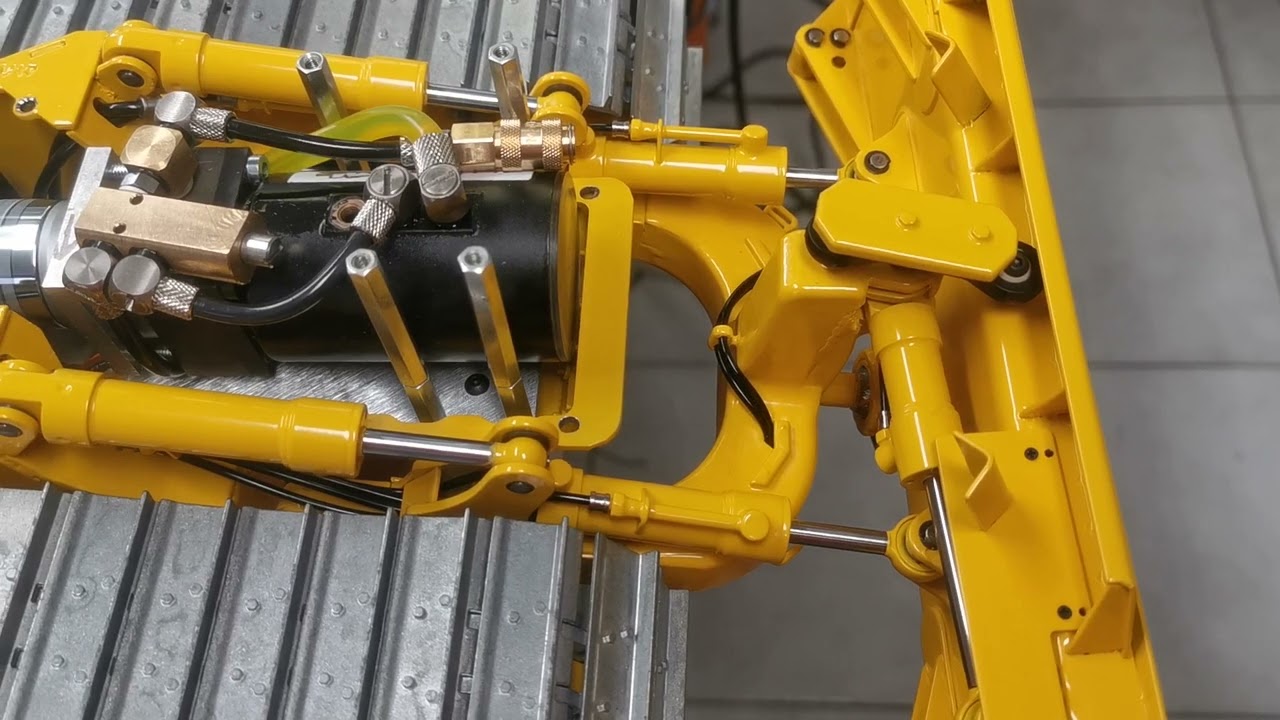 Bausatz D71-24 Video27 Inbetriebnahme Hydraulik / D71-24 kit Video27 Commissioning the hydraulics