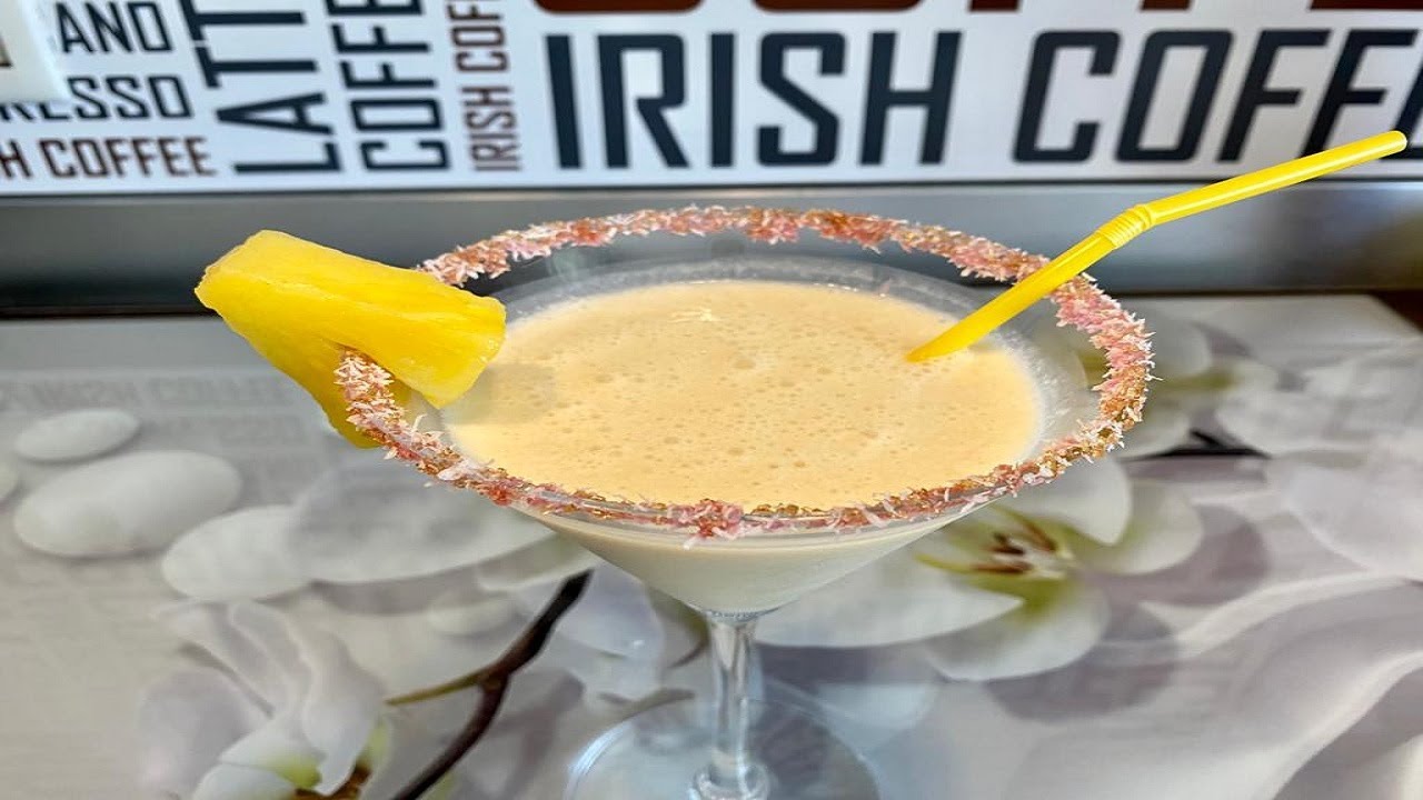 PIÑA  🍍 COLADA EN 5 MINUTOS CON MAMBO!!