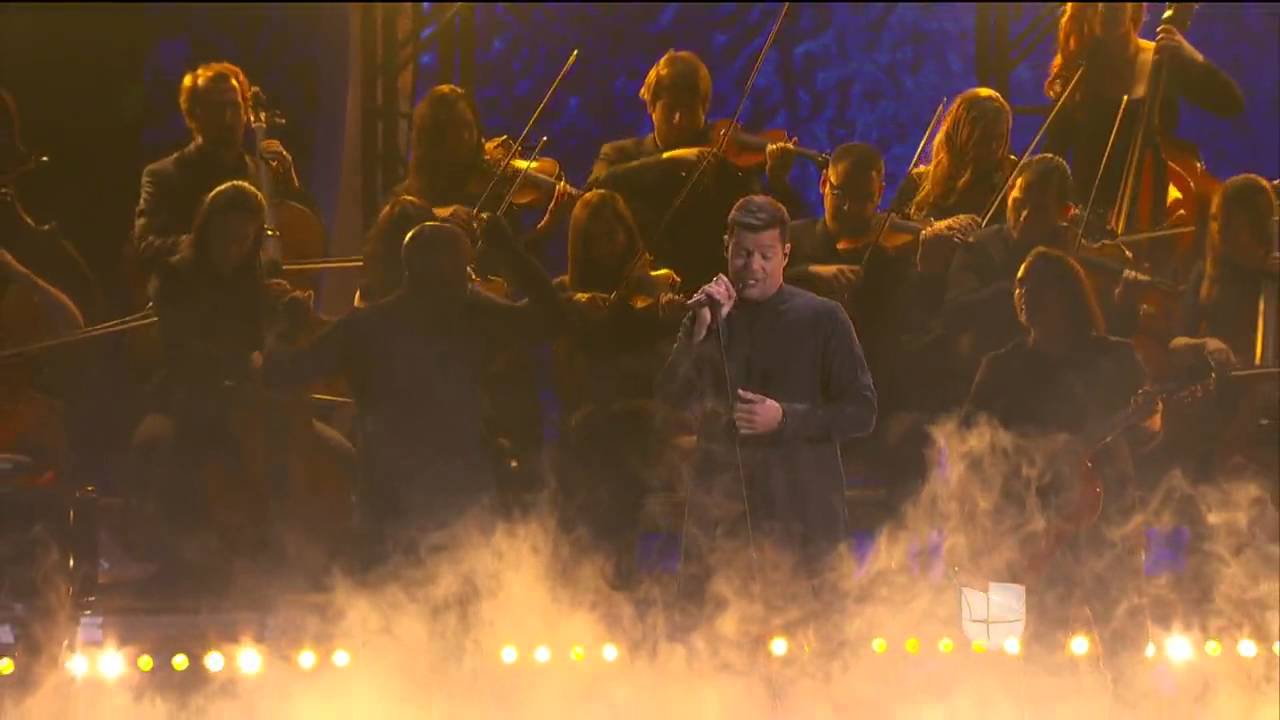 Ricky Martin - Disparo Al Corazón y La Mordidita (En Vivo)