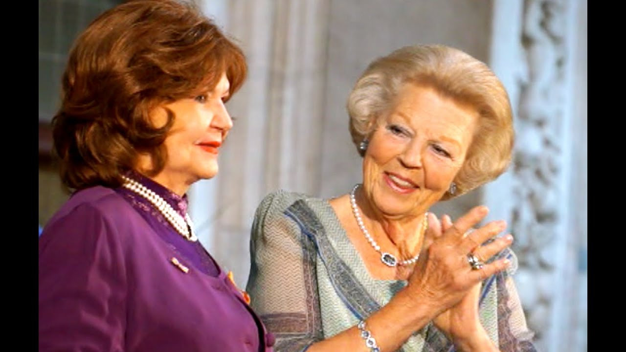 Koning Willem-Alexander & Prinses Beatrix bij Uitreiking Zilveren Anjers 2015.
