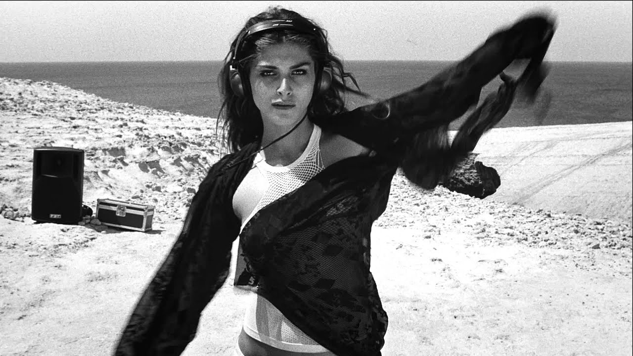 Elisa Sednaoui est 
