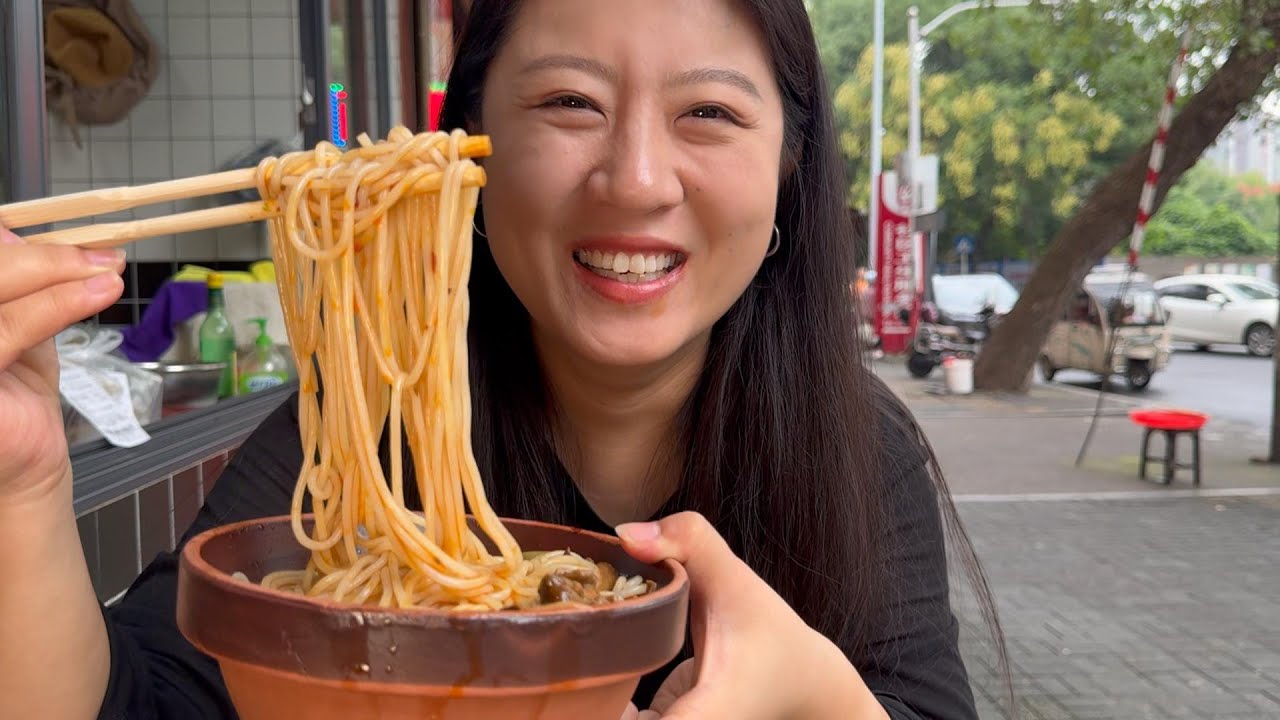 【寻尝姐妹】早起八点，在常德嗦碗米粉，牛肉牛蹄筋加满太上头了