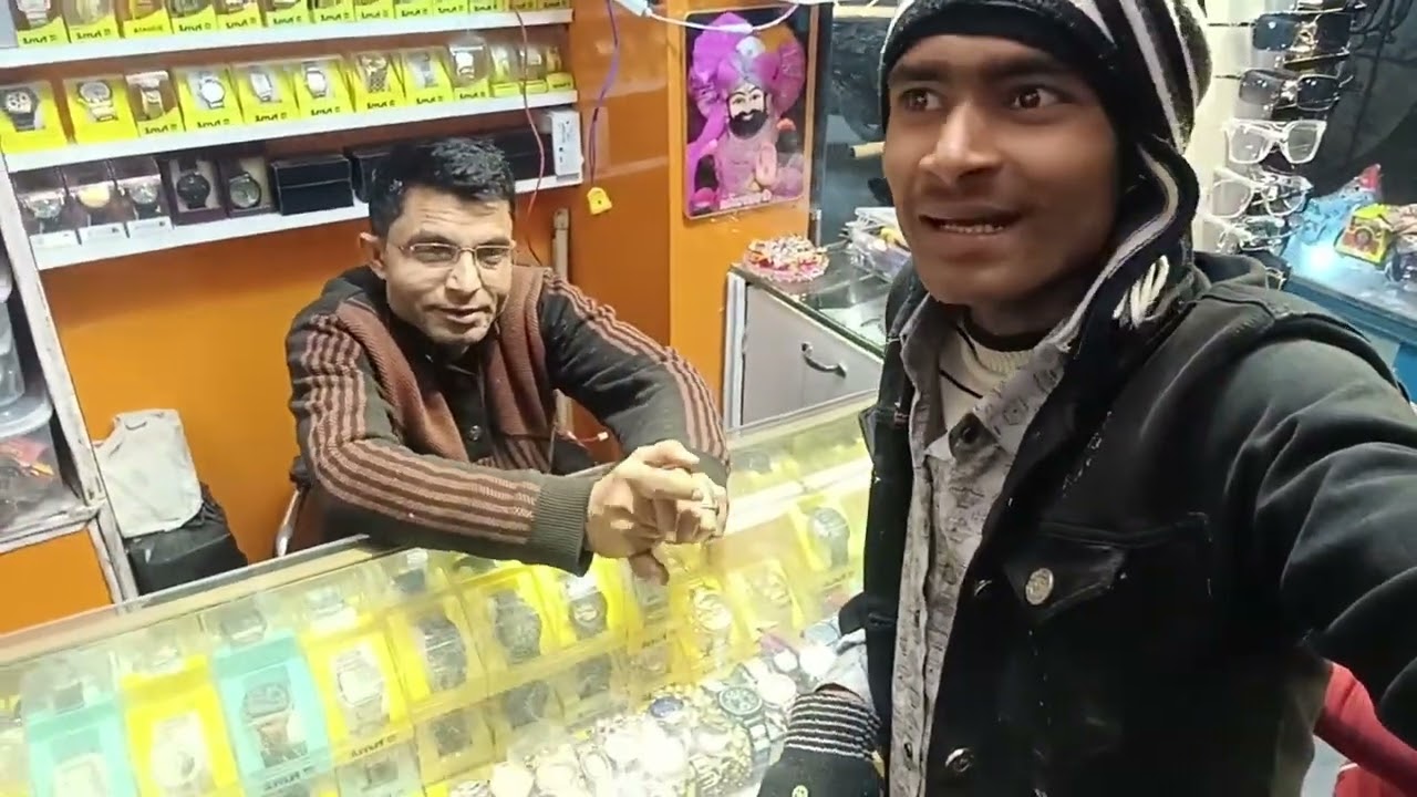 Aagya #lene ghari #lene _dukan _pe market me halchal 👓⌚⌚⌚   location_sahabad deri 🏞️😀😀😀