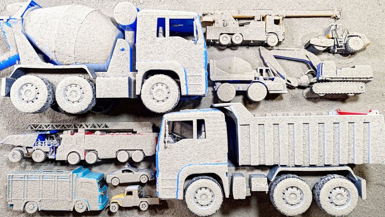 Temukan Mobil Mainan Terkubur dan Membersihkan Dumptruk Besar, Truk Molen Besar, Crane, Excavator