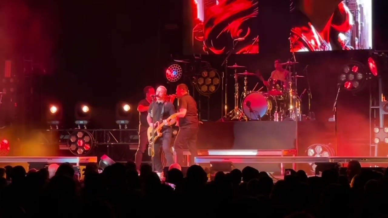 ⁠ @yellowcard​⁠ ​⁠​⁠​⁠​⁠​⁠at Yuengling Center Tampa - rough landing, holly - July 2023