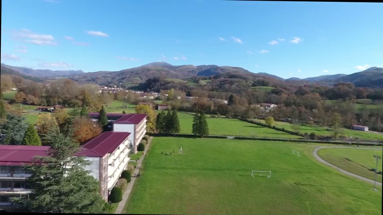 Vistas aéreas de Lekaroz ( Colegio , Iglesia ) 20161129