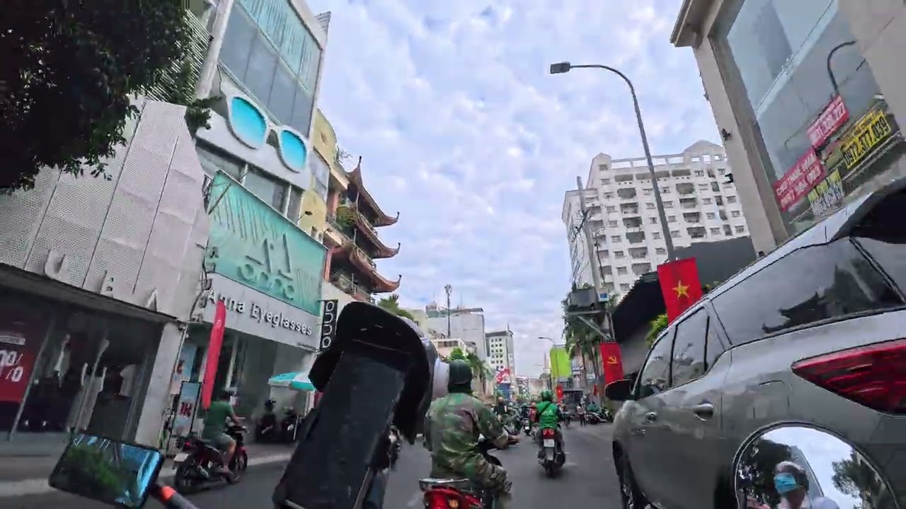 Dạo một vòng Sài Gòn và đến thăm quán cơm từ thiện cho người nghèo với một phần cơm chỉ 2000 vnd