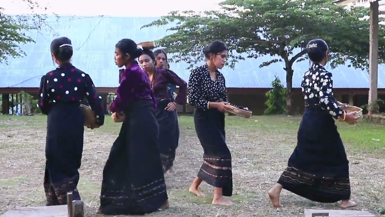 TARIAN DAERAH LAMAHOLOT - TARI TENUN - SMAN 1 ADONARA