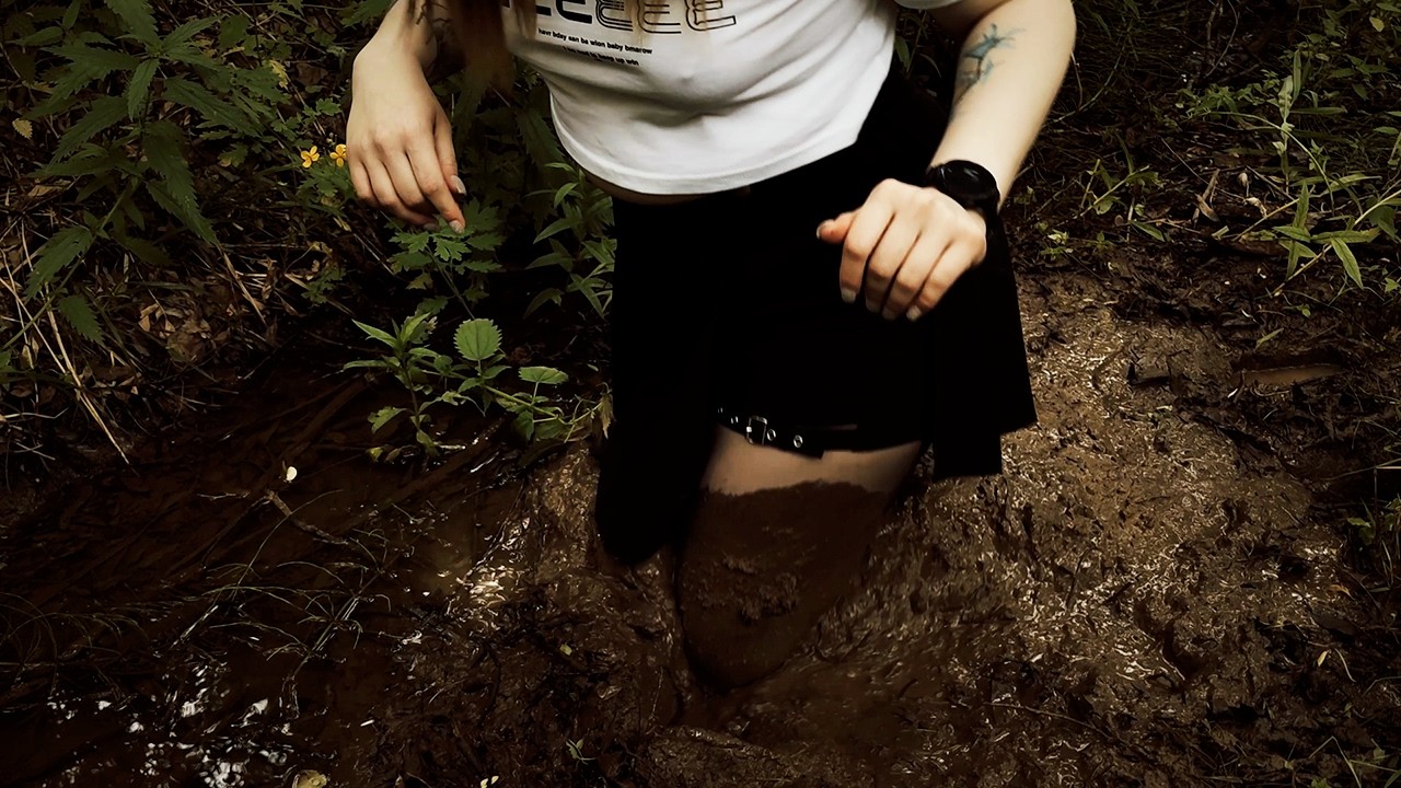 [ 90% ]▫️Girl White Shoes n Skirt Pantyhose in MUD