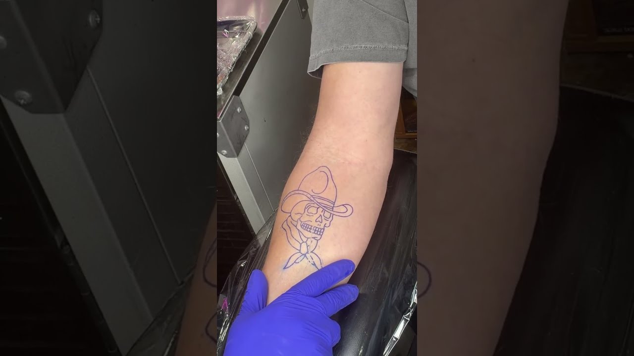 Traditional tattoo design!! Tattooing live!