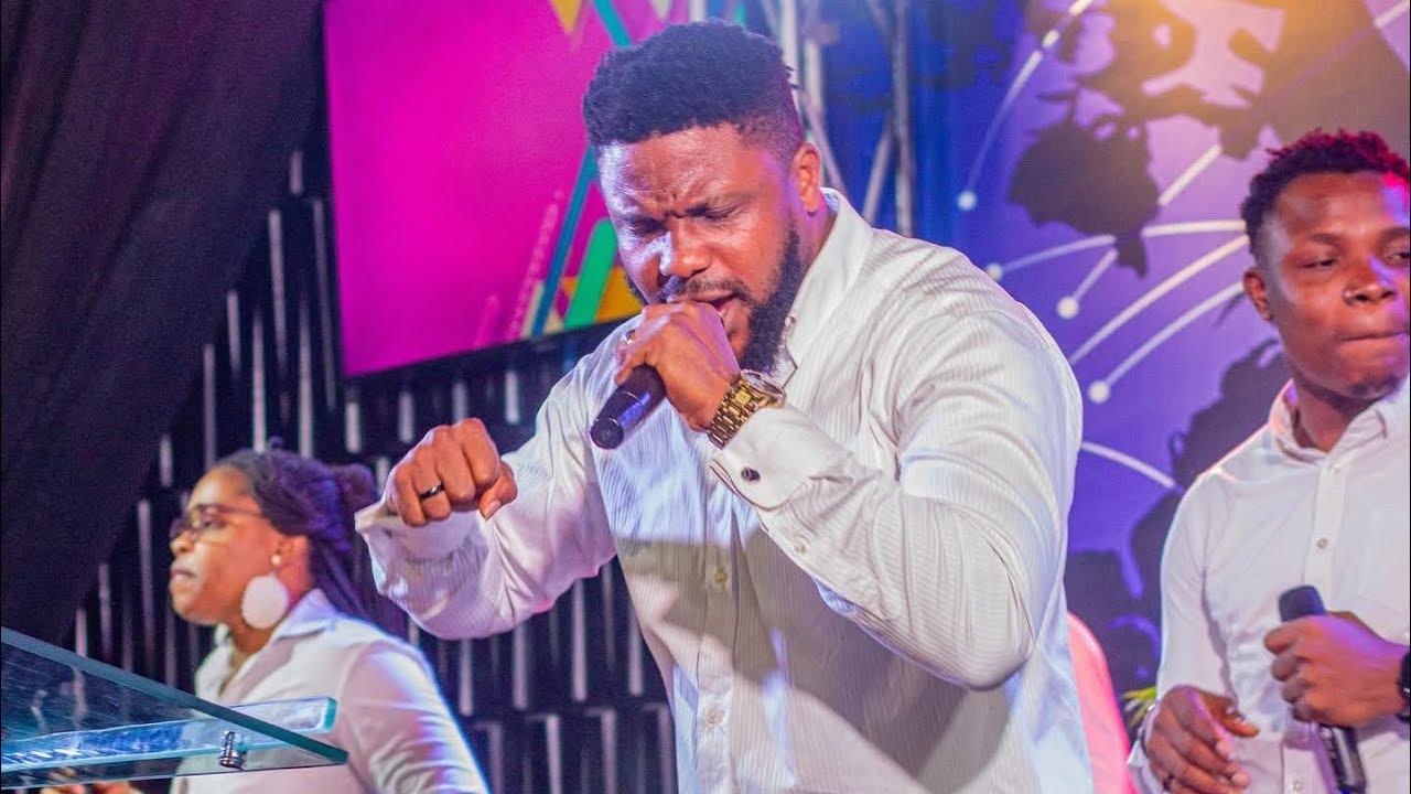 This is Praise Undignified||@hotrumuahia  