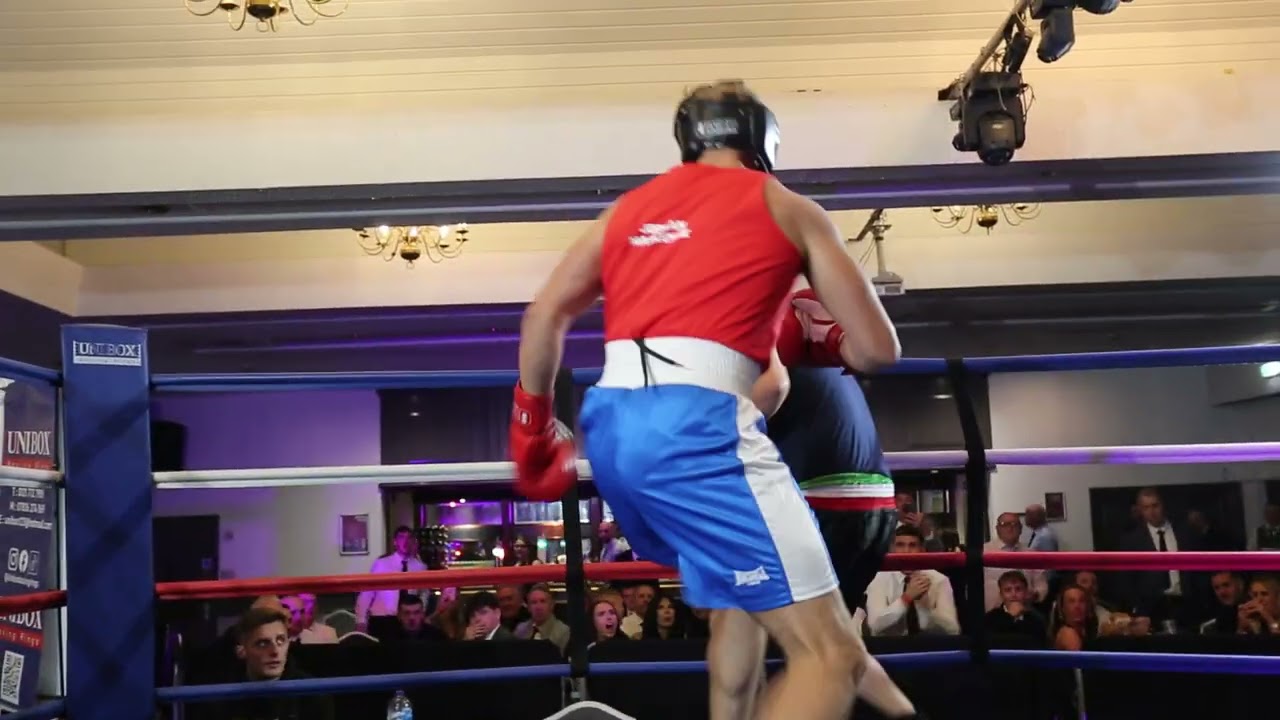 UWCB   GLASGOW   121025   FIGHT 6   JORDAN MACKENZIE V AARON DOCHERTY