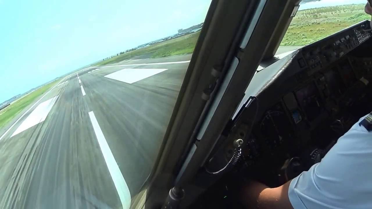 B777 Arrival and Landing Male!