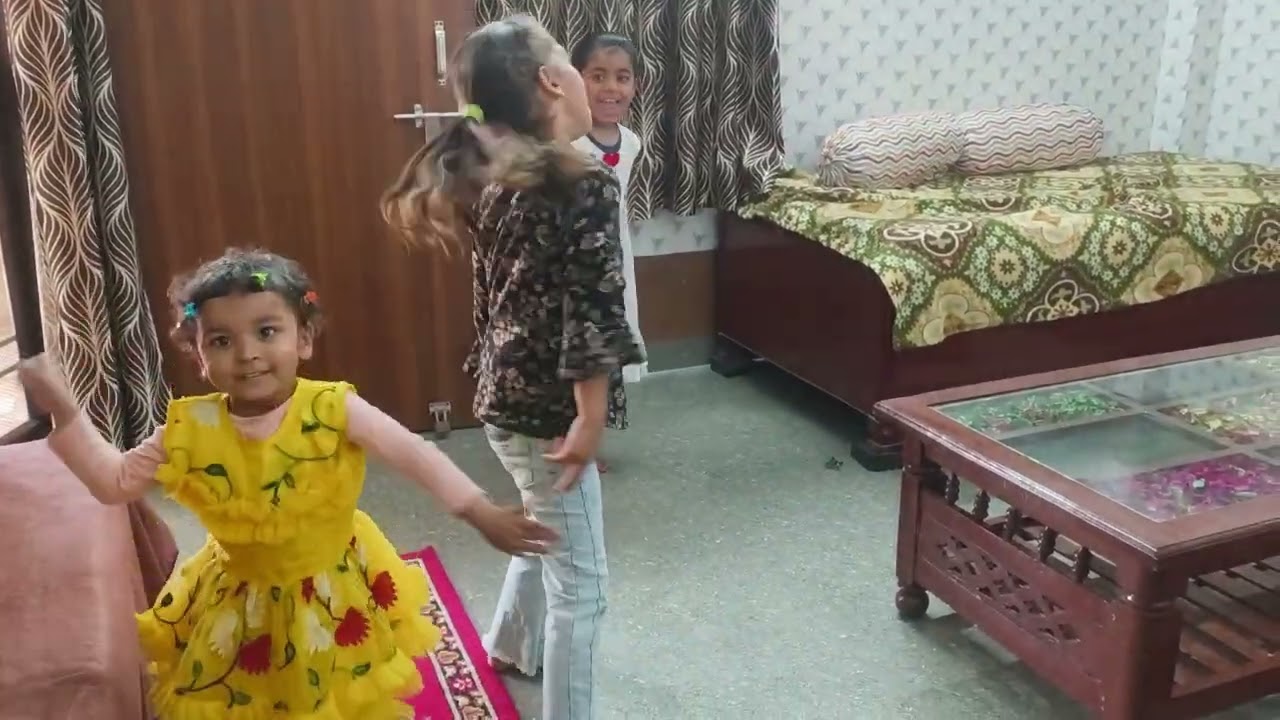  हमारे घर बैठक होली में सखियों की मस्ती।