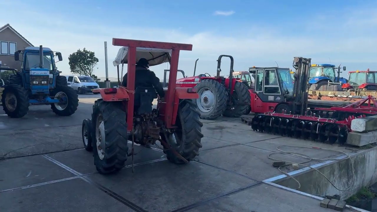 Lot 25 Massey Ferguson 135