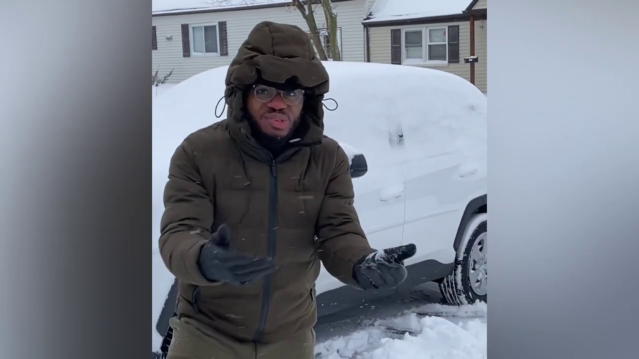 Hubby is MAD about cleaning the snow ❄️