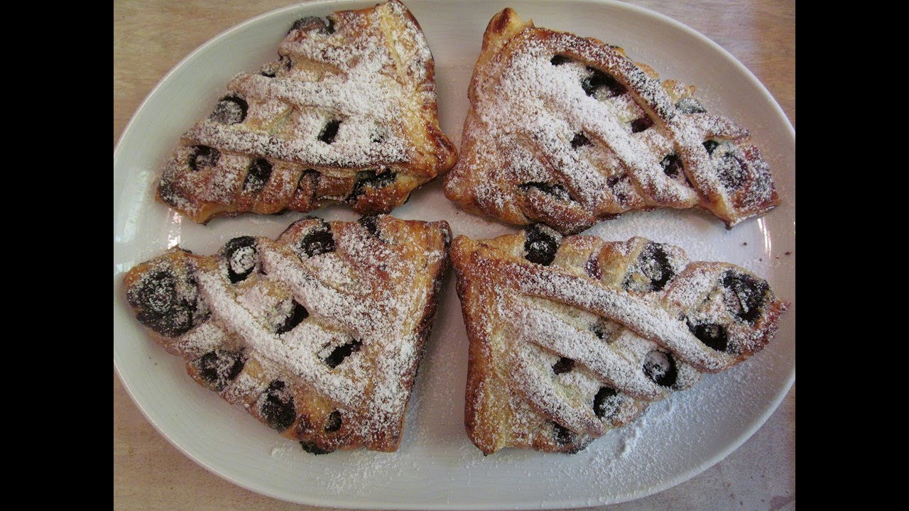 Feuilletés tressés aux myrtilles / Слойки с черникой / Blueberry puff pastry / Foietaje cu afine