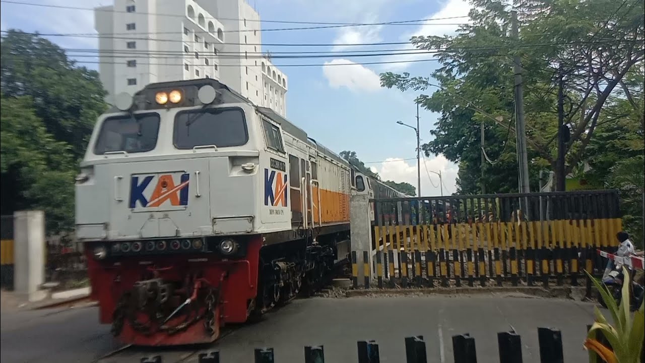 Kompilasi hunting kereta api di sekitaran Daop 8 Surabaya | Bagian 2
