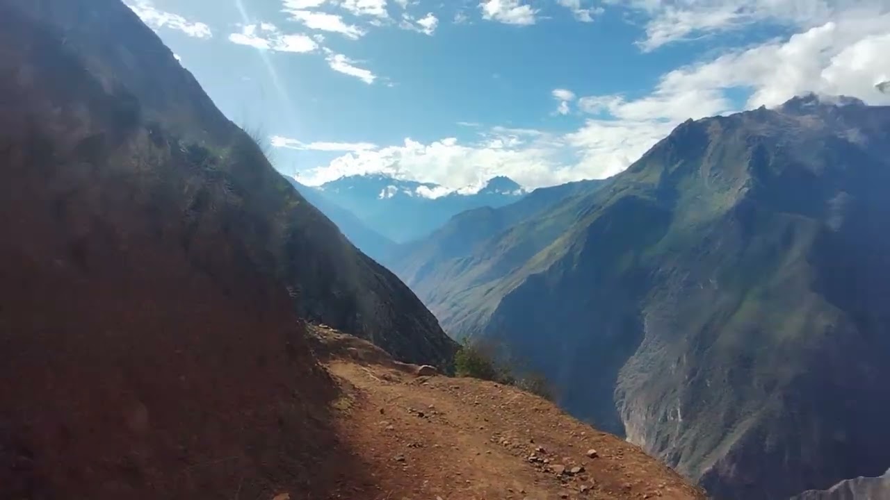 Bajando desde Capulilloc a Chiquisca y Choquequirao 