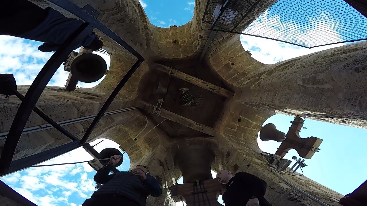 Volteo de campanas en Santa Catalina de Valencia 2025 por la Mare de Deu dels Desamparats