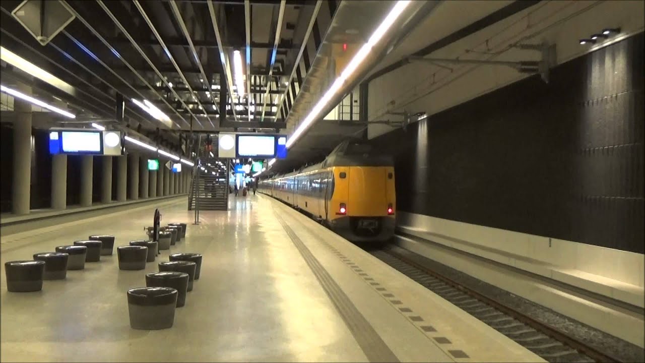 Treinen op station Delft