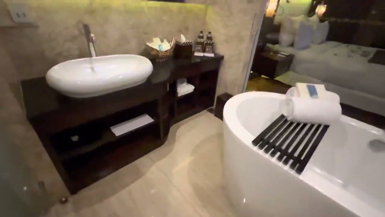 #Bali The Seminyak Beach Resort & Spa | Beach room | room 3205 | room tour.