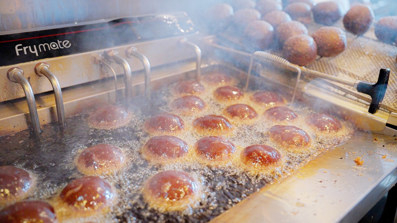 A Day in The Life of “I'm donut?”, A Raw-Like Doughnut Store Specializing in Cream-Filled Doughnuts