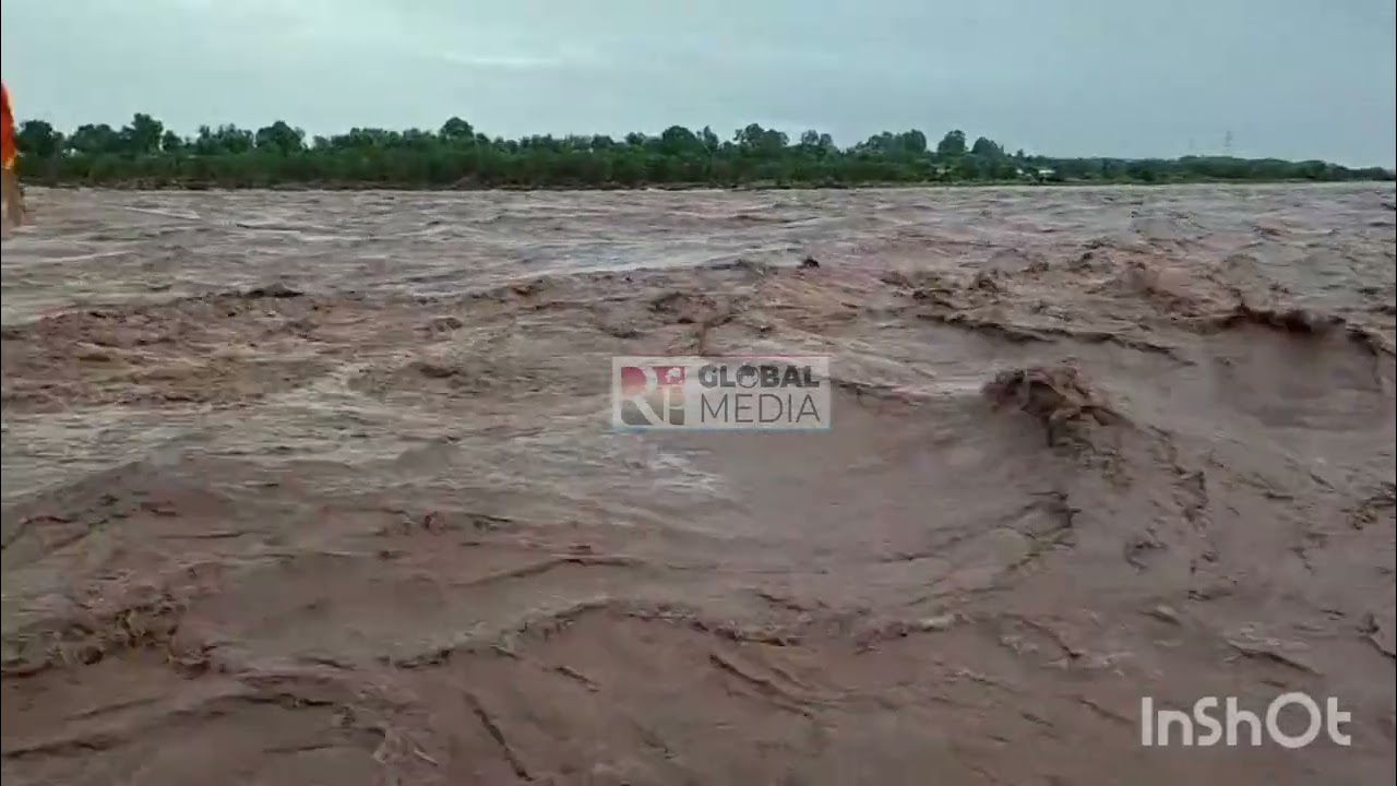 Chenab River;  Old Akhnoor Bridge Closed, administration asks to take alternate routes.