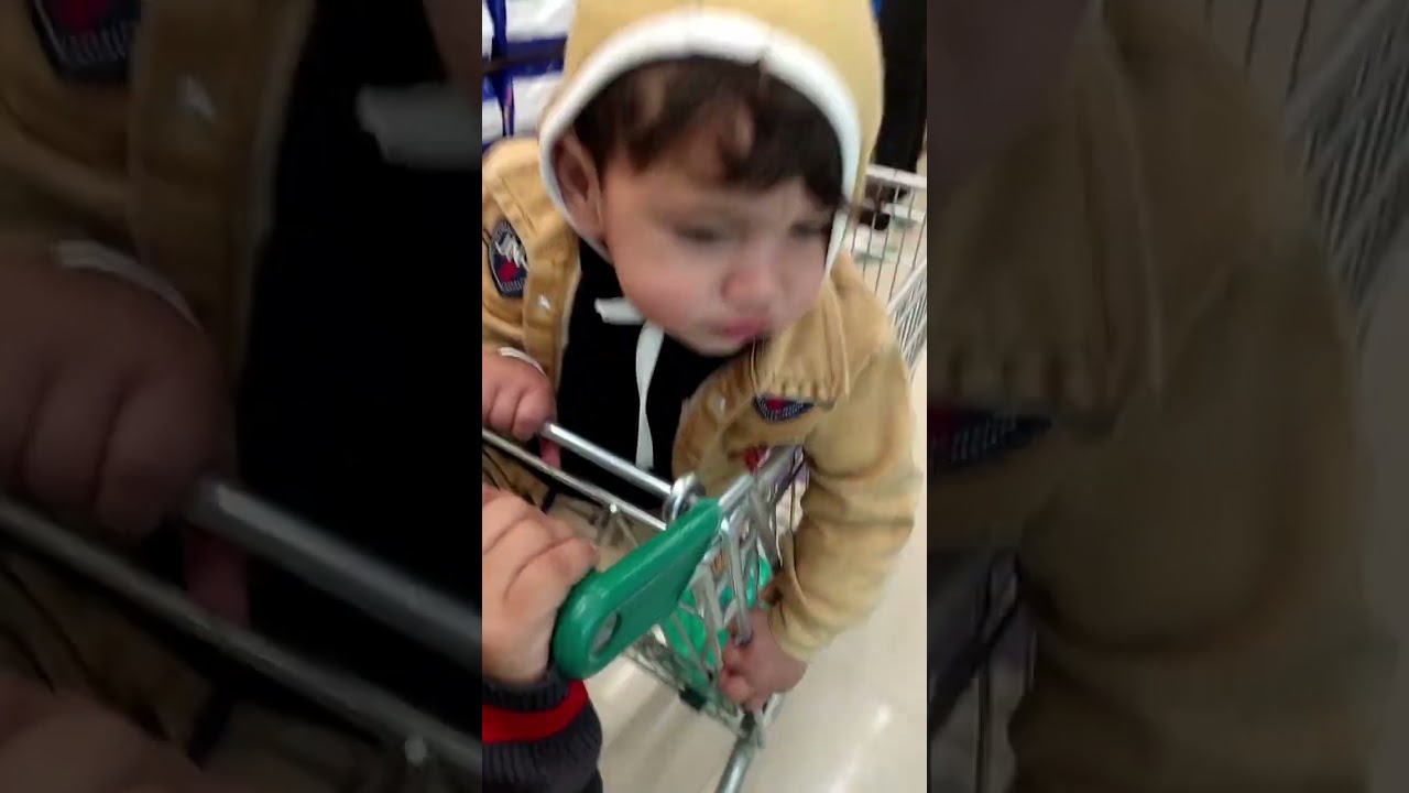 Aj to machal Gaya Mall mein toy lene ke liye 😎😂😘😭