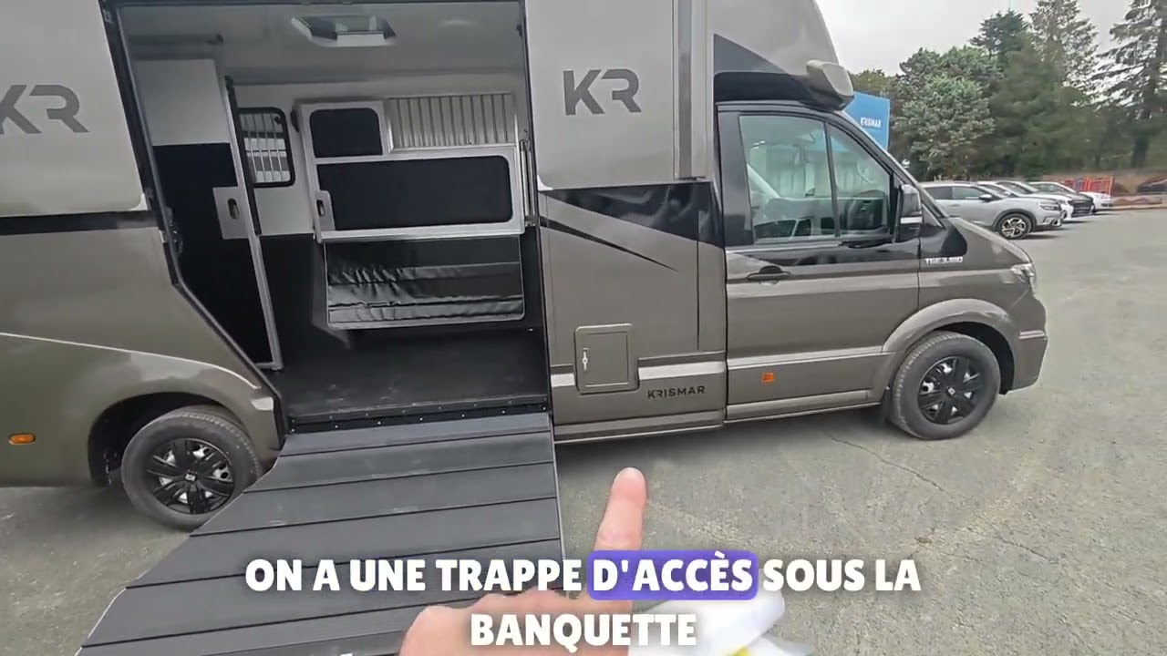 Camion utilitaire 2 chevaux Krismar sur un châssis Man TGE 180 boîte automatique. 5 places stalles.