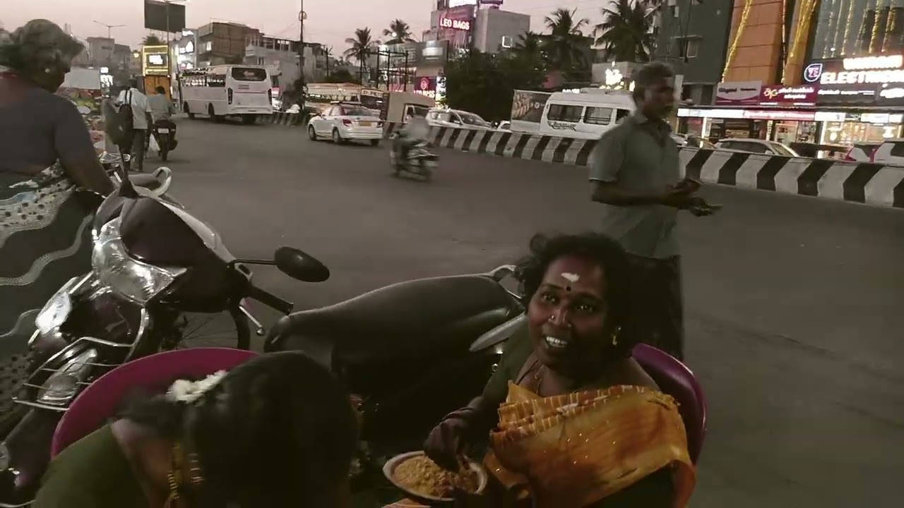 6.2.26 ஓம் ஶ்ரீ மஹாமாரி அம்மன் ஆலய அன்னதான வைபவம் பக்தர்கள் நன்கொடையால் சிறப்பாக நடைபெறும் காட்சி 