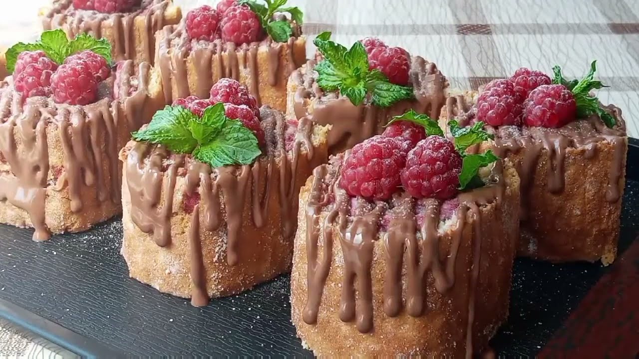Tender raspberry cake.  Нежное пирожное с малиной.