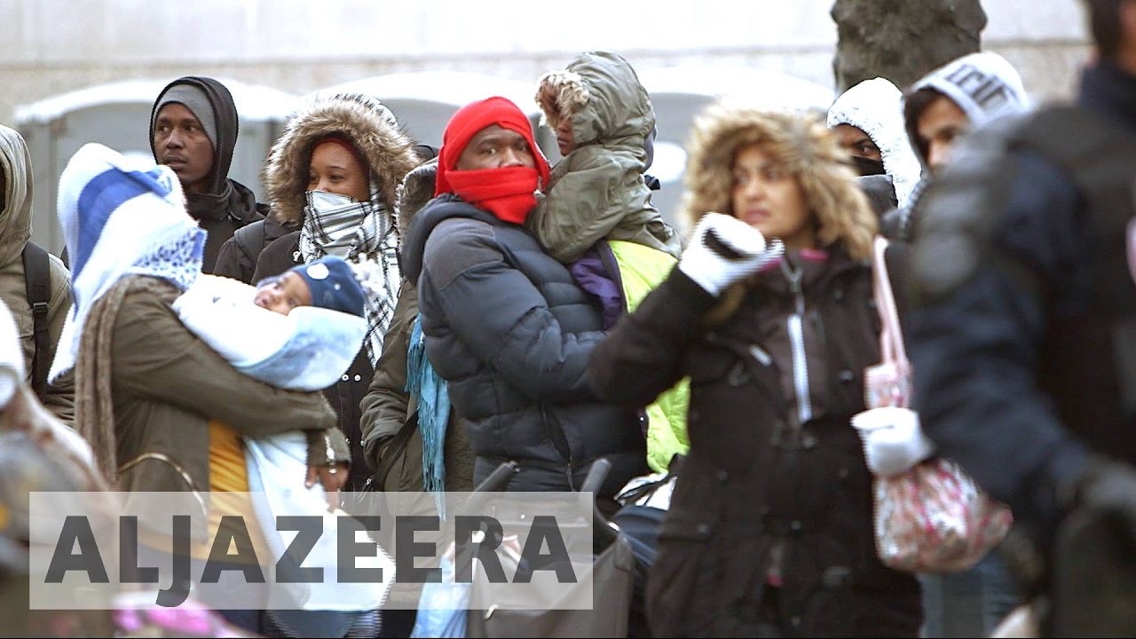 Paris: French police clear thousands of refugees from makeshift camp
