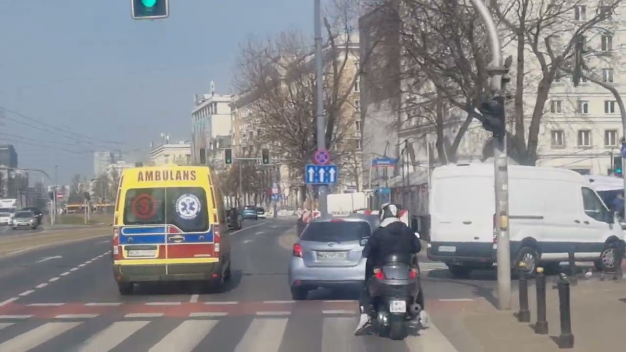 Dwie karetki alarmowo 🚑🚨‼️‼️‼️ #warsawrescue #polishemergency #alarmowo #ambulans 