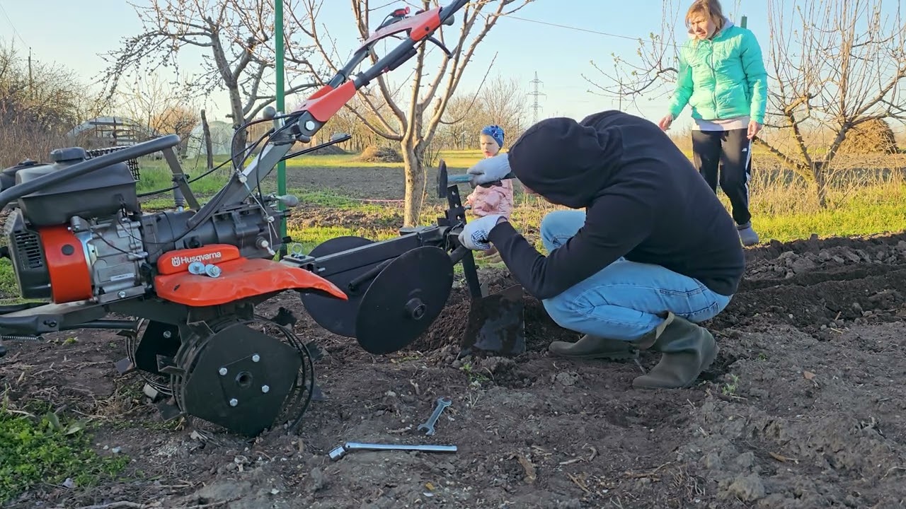 Посадка картоплі мотоблоком Husqvarna TF440