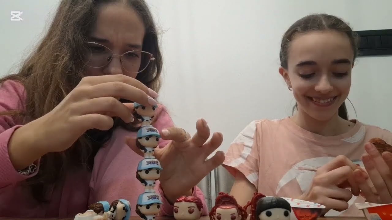 Stranger things, kinder joy unboxing!