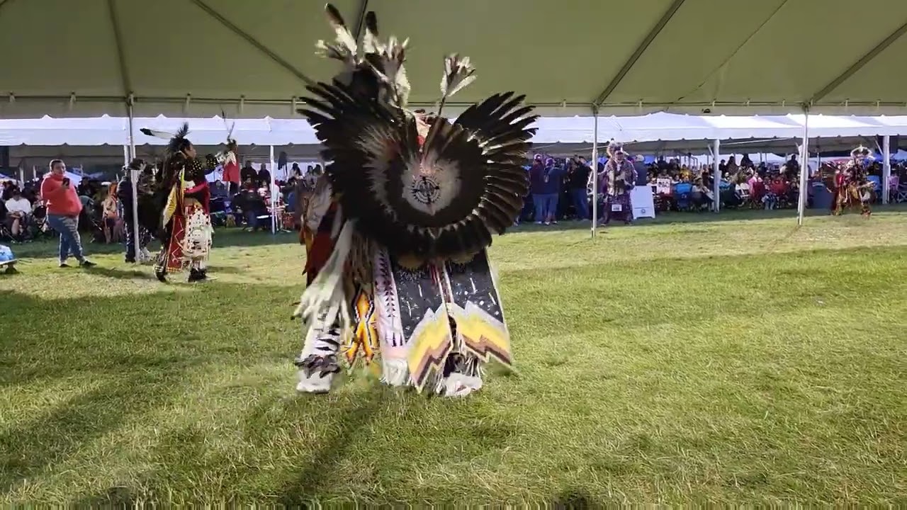 Men's traditional special @ Muckleshoot powwow 2022