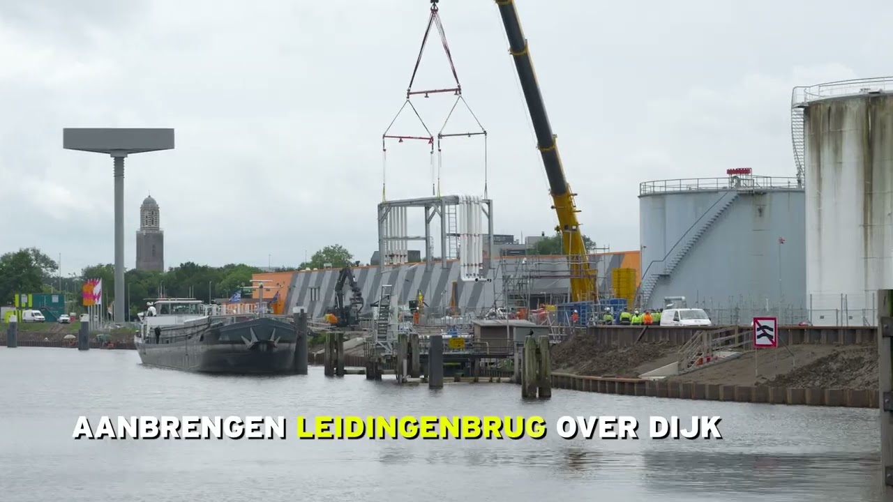 VARO Energy en Dijkzone Alliantie Zwolle plaatsen leidingbrug in opdracht van WDODelta